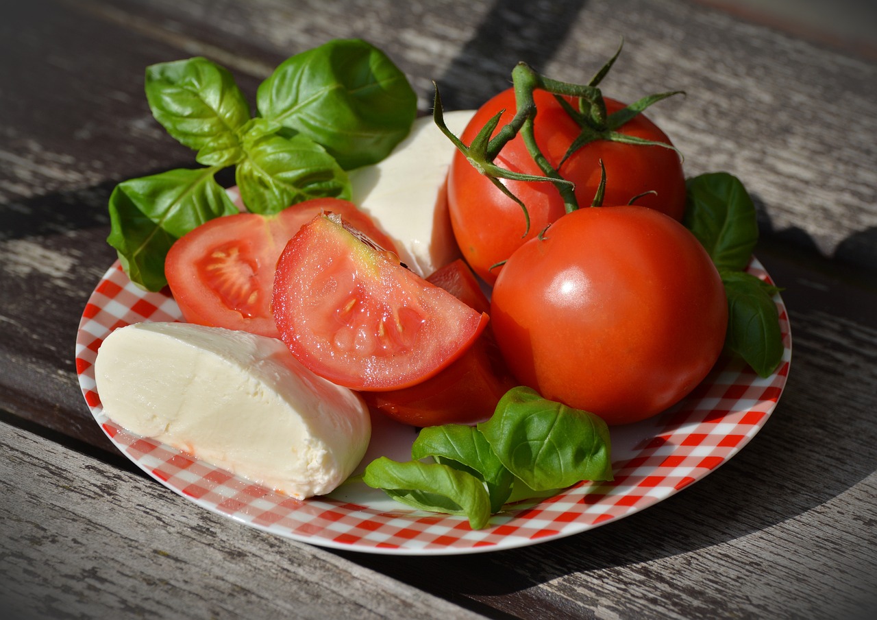 Grow Big, Juicy Tomatoes in Your Backyard